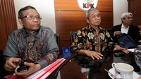 Wawancara ini dilaksanakan terbuka dan bertujuan untuk menggali latar belakang profesi dan seberapa jauh peran aktif dalam profesi yang digeluti selama ini, termasuk soal integritas. Beberapa pertanyaan yang diajukan oleh pansel KPK di antaranya adalah tentang pandangan soal kekurangan KPK dan kontribusi perbaikan yang akan dilaksanakan, upaya pemberantasan korupsi di lembaga rentan praktik korupsi, tingkat kejujuran, serta keterlibatan dengan partai politik.