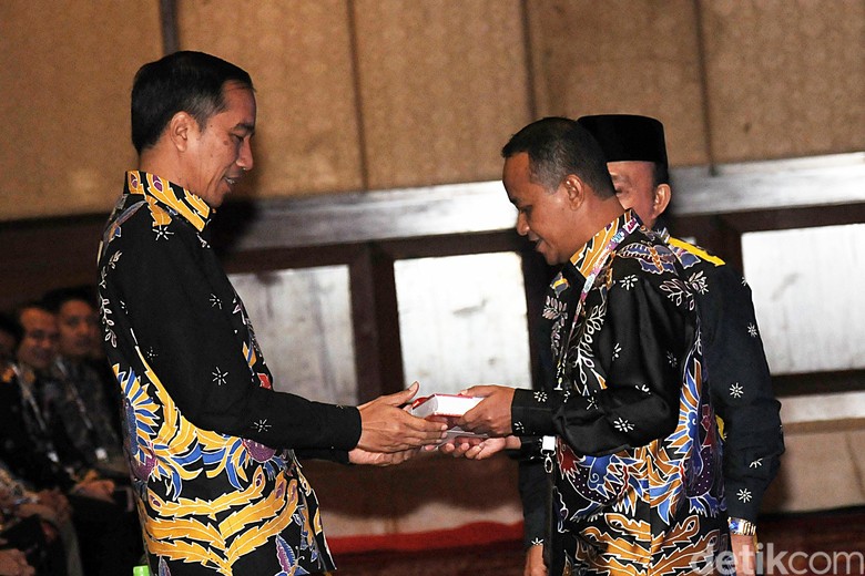 Jokowi Lirik Ketum HIPMI Jadi Menteri, TKN: Itu Hak Beliau Jokowi Lirik Ketum HIPMI Jadi Menteri, TKN: Itu Hak Beliau