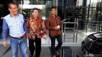 Eggi Sudjana saat menyambangi gedung merah putih Komisi Pemberantasan Korupsi (KPK), Kuningan, Jakarta, Senin (27/3/2017).
