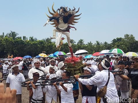 Jelang Nyepi, 6 Ogoh-ogoh Dikirab Keliling Kota Serang