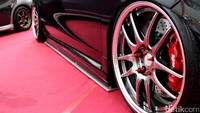 Perubahan terbanyak terlihat dari kaki-kaki mobil. Velg ring 17 8/9, mothorized 2 titik di kap mesin, air suspensi 2 titik dan lain-lain.