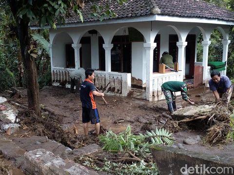 Pasca Air Bah Terjang Mojokerto
