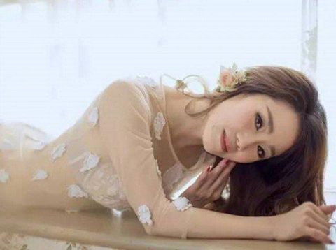 Nenek-nenek Seksi & Stylish yang Mencuri Perhatian Pria 