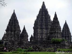 Sejarah Pembangunan Candi Prambanan dan Legenda Kutukan Bandung Bondowoso