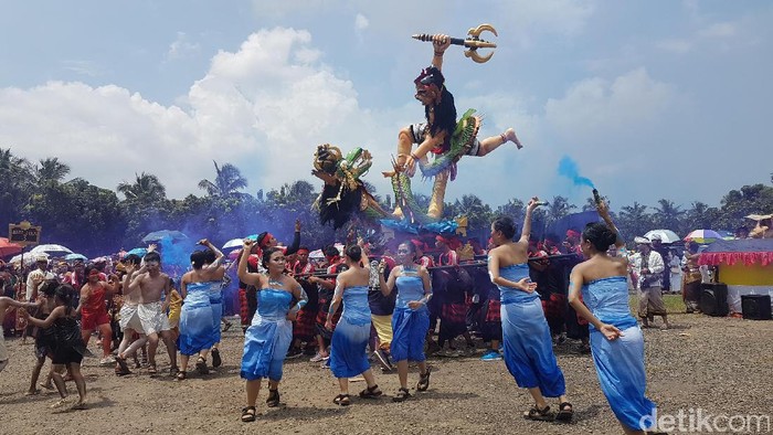Jelang Nyepi, 6 Ogoh-ogoh Dikirab Keliling Kota Serang