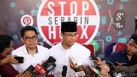 Cagub DKI Jakarta Anies Baswedan siang tadi meluncurkan satuan tugas (satgas) anti-hoax.