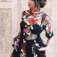 Zaklina disebut-sebut sebagai nenek tercantik di dunia. Di usia yang ke-47, Zaklina telah memiliki dua cucu. Meski sudah memiliki cucu, namun Zaklina tetap memiliki tubuh yang semampai bak model, gaya yang stylish dan bebas kerutan.  Foto: Instagram/realfashionist