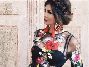 Foto: Gaya Zaklina, Nenek Cantik dengan Koleksi Barang High-end