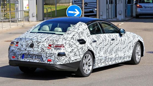 Mercedes-Benz CLS Mulai Tampakkan Diri