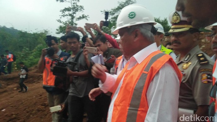 Truk Dapat Melintasi Jembatan Cisomang 1 April