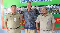 Berdasarkan identifikasi, Ken sudah 17 tahun berada di Indonesia. Awalnya ia bekerja di Indonesia pada perusahaan yang bergerak di bidang investasi.Karena sudah lama tinggal di Indonesia, ia pun menikah dengan orang Solo, Jawa Tengah. Dari pernikahan itu, ia tidak memiliki anak. (Foto: Arief Ikhsanudin/detikcom)