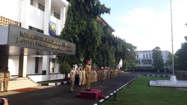 Mendagri menjadi inspektur upacara.
