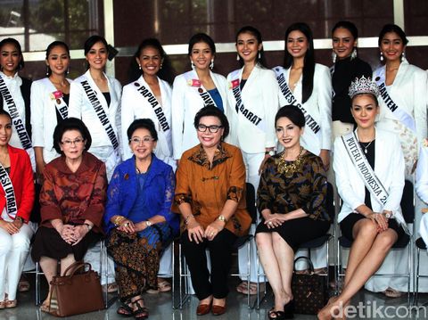 Finalis Puteri Indonesia 2017 saat berkunjung ke Gedung KPK.