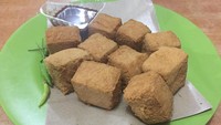 Tahu sumedang yang menggoda ini bisa traveler nikmati di RM Tahu Sumedang yang terletak di Jl Raya Balikpapan-Samarinda Km 50, tepatnya di Bukit Merdeka, Semboja, Kabupaten Kutai Kartanegara, Kalimantan Timur (Niken/detikTravel)