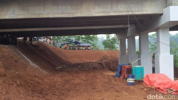 Cek Beban Kendaraan, Jembatan Cisomang Dipasang Timbangan Portable