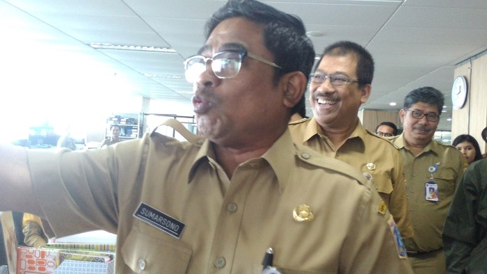 Sumarsono Minta PT KAI Beri Uang Kerahiman untuk Warga Manggarai