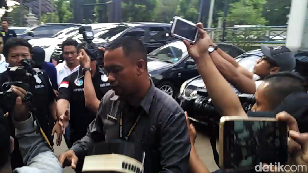 Ridho Rhoma tiba di BNN untuk jalani tes darah dan rambut.