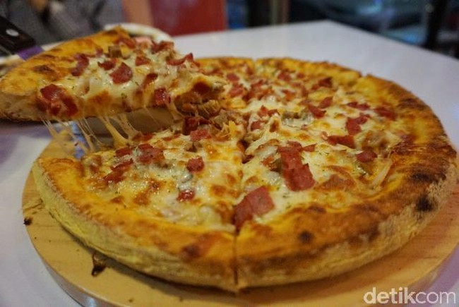 Bersantai Sambil Ngemil Pizza Enak di 5 Restoran Kawasan Kemang