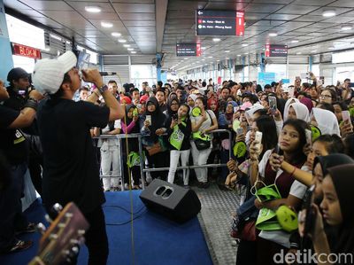 Kemeriahan 3 Tahun TransJakarta