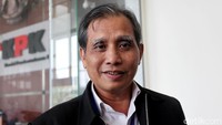 Salah satu calon penasehat KPK, Roby Arya Brata nampak mendatangi gedung KPK, Kuningan, Jakarta, Senin (27/3/2017).