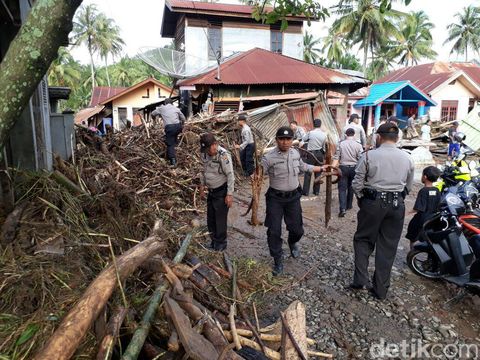 Banjir di Padangsidimpuan Rusak 17 Rumah, Hanyutkan 7 Kendaraan