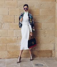 Foto: Gaya Zaklina, Nenek Cantik dengan Koleksi Barang High-end