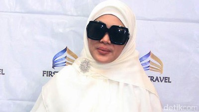 Tersangkut Kasus Pajak, Syahrini Umrah