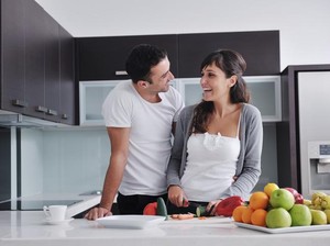 Pengantin Baru Wajib Gabung di Kelas Masak yang Spesial Ini
