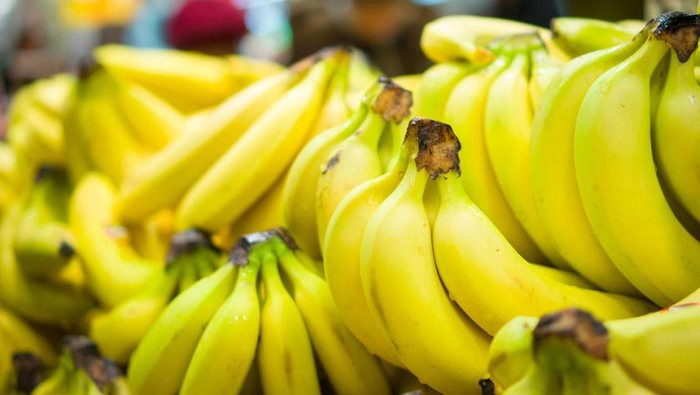 Police found 7kg of cocaine stuffed inside 57 fake bananas in a shipment of real bananas that arrived from South America in the Mediterranean port of Valencia. — AFP pic