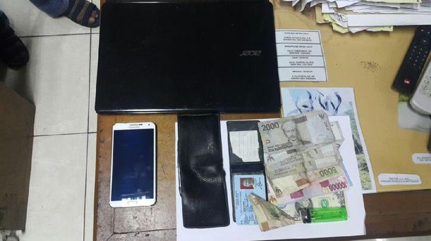 Barang bukti yang diamankan polisi.