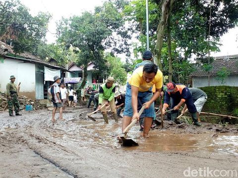 Pasca Air Bah Terjang Mojokerto