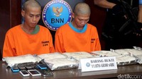 Atas perbuatan itu, pelaku melanggar Pasal 114 ayat 2 juncto Pasal 132 ayat 1 serta Pasal 112 ayat 2 juncto Pasal 132 ayat 1 UU Nomor 35 Tahun 2009 tentang Narkotika, dengan ancaman maksimal pidana mati.