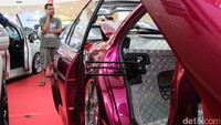 Pintu belakang menggunakan sliding door motorized. Foto: Khairul Imam Ghozali