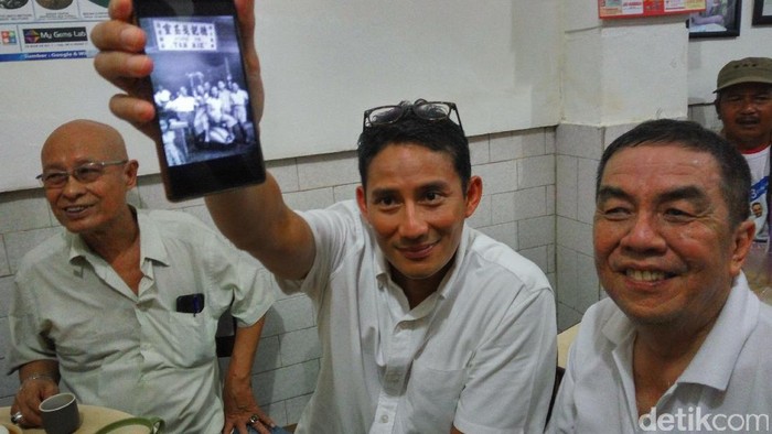 Sandiaga Diskusi dengan Pendukung Ahok di Glodok