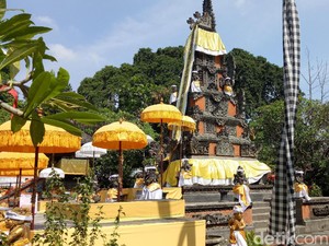 Nyepi, Umat Hindu Khusyuk Doa di Pura Aditya Jaya