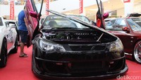 Mobil ini dimiliki oleh Roy Focus. Mitsubishi Galant cukup memukau lantaran konsep modifikasinya yang ekstrem dengan mengubah kap mesin, pintu depan, dan pintu belakang. Foto: Khairul Imam Ghozali