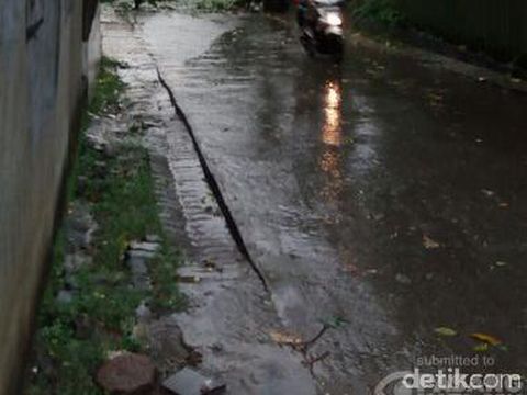 Hujan Es Turun di Sebagian Wilayah Jaksel dan Jaktim
