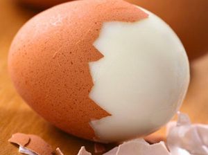 3 Cara Mengupas Telur Rebus dengan Mudah Menurut Sains, Anti Rusak dan Luber