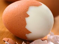 3 Cara Mengupas Telur Rebus dengan Mudah Menurut Sains, Anti Rusak dan Luber