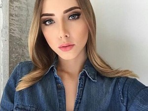 Wanita Cantik & Seksi Ini Ternyata Putri Eminem