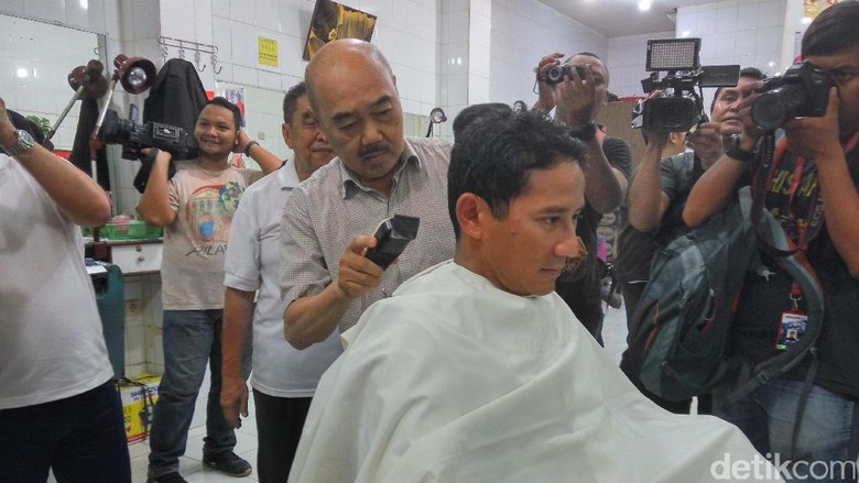 Potong Rambut di Ko Tang, Sandiaga Pilih Gaya Camuri Potong Rambut di Ko Tang, Sandiaga Pilih Gaya Camuri