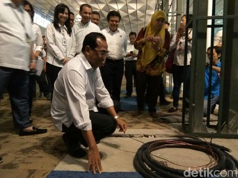 Menhub Budi Karya di Terminal 3 Bandara Soetta