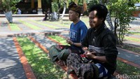 Tidak ada aktivitas mencolok, umat Hindu yang datang hanya berdoa di pura tersebut.