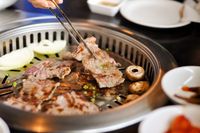 Sebelum Makan di Resto Korea, Pelajari Etiket Makan Hidangan Korea Ini