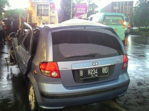 Pohon Tumbang di Jakut Sempat Timpa Mobil, Lalin Sudah Normal