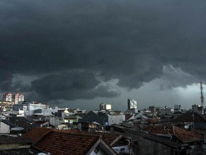 Ini Penyebab Awan Berubah Jadi Gelap saat Akan Hujan