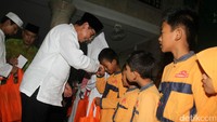 Dalam kegiatan tersebut, Djan juga memberi bantuan kepada 200 anak yatim.