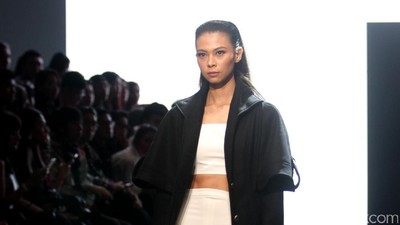 Foto: Koleksi Ardistia New York di Plaza Indonesia Fashion Week 2017