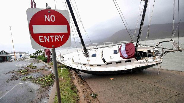 Topan Debbie membawa angin kencang bersifat menghancurkan