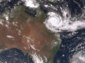 Topan Debbie Terjang Wilayah Timur Laut Australia
